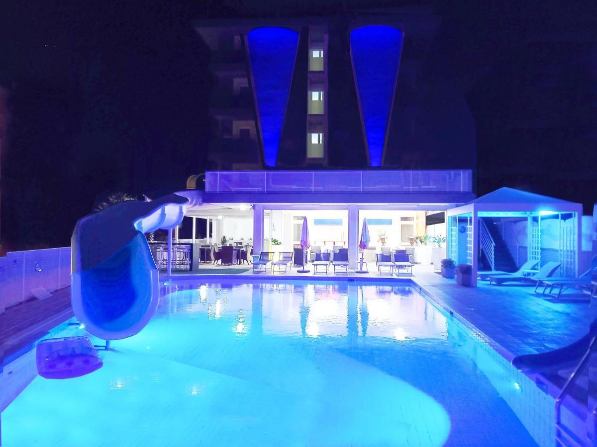Hotel Alexander 比比翁 外观 照片